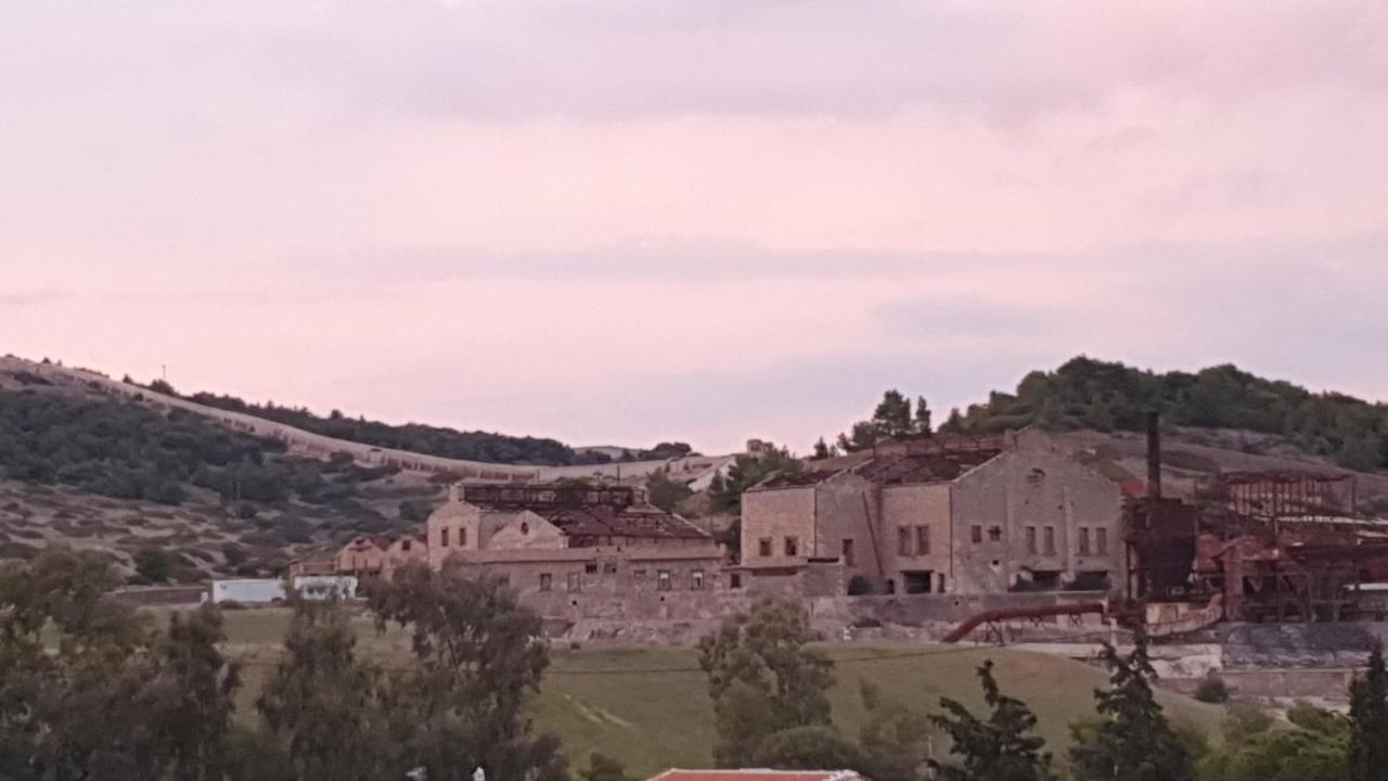 Sea & Mountain Apartment Close To Port And City Lávrion 외부 사진